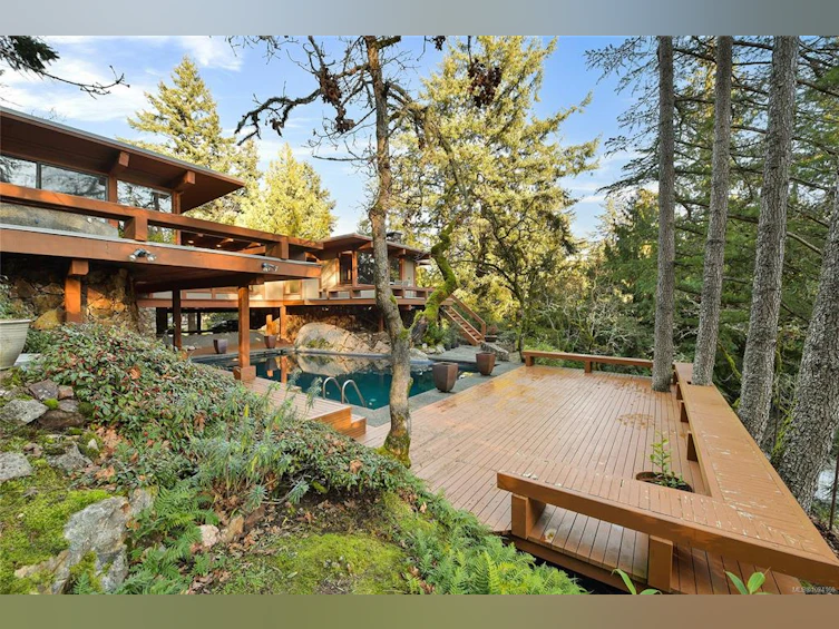 4662 Amblewood Drive, Saanich, BC, V8Y 1C2 - 85