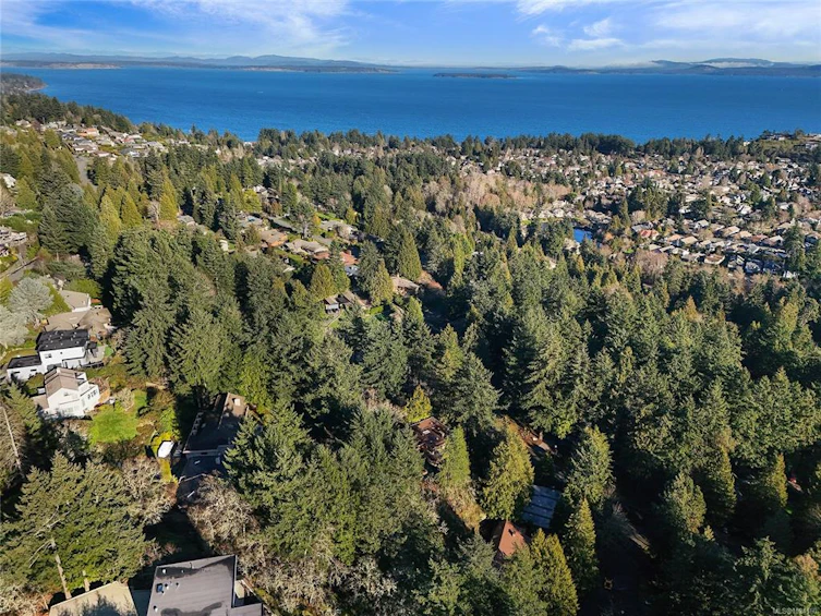 4662 Amblewood Drive, Saanich, BC, V8Y 1C2 - 90