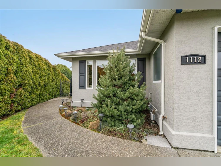 1112 Aery View Way, French Creek, BC, V9P 2N9 - 16