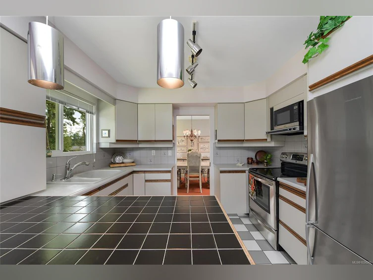 4911 Sea Ridge Drive, Saanich, BC, V8Y 2B5 - 17
