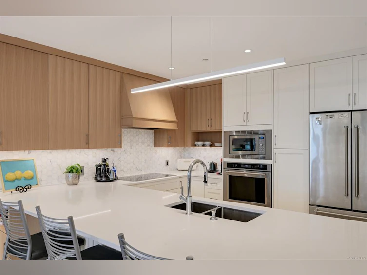 202-5388 Hill Rise Terrace, Saanich, BC, V8Y 3K2 - 22