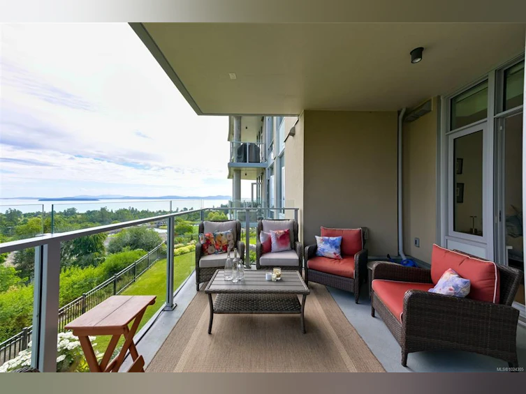 202-5388 Hill Rise Terrace, Saanich, BC, V8Y 3K2 - 12
