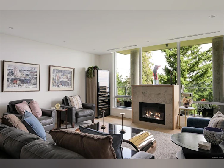 202-5388 Hill Rise Terrace, Saanich, BC, V8Y 3K2 - 4
