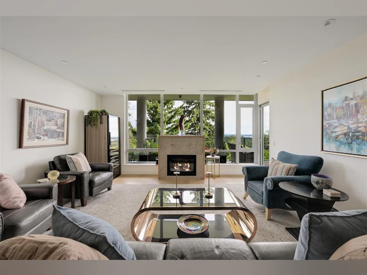 202-5388 Hill Rise Terrace, Saanich, BC, V8Y 3K2 - 2