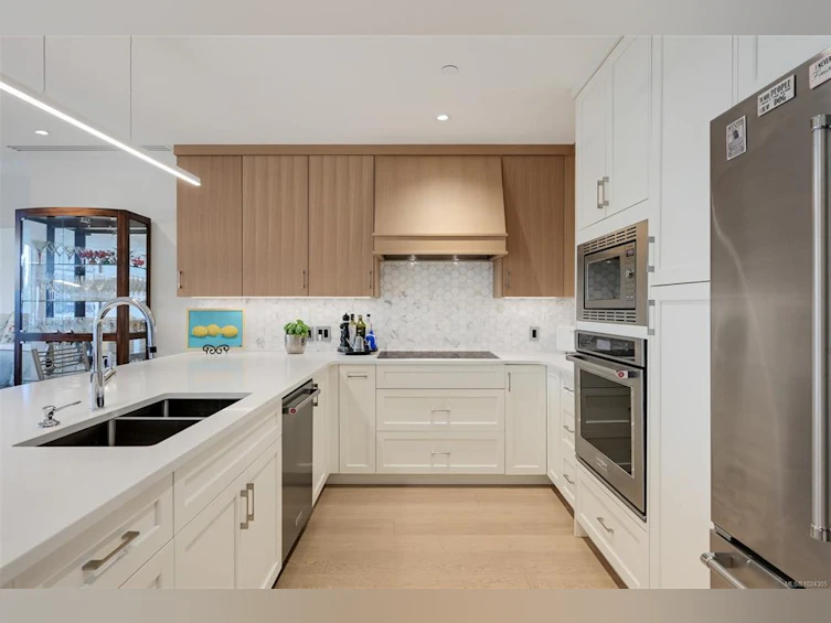 202-5388 Hill Rise Terrace, Saanich, BC, V8Y 3K2 - 18
