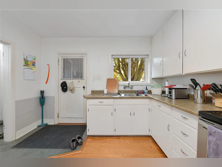 1715 Carrick Street, Victoria, BC, V8R 2M1 - 5