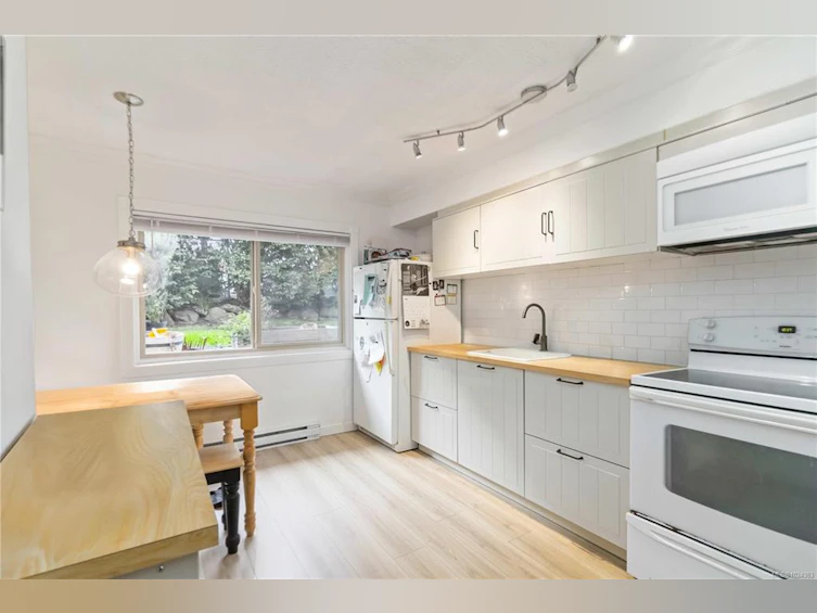 16-477 Lampson Street, Esquimalt, BC, V9A 5Z4 - 11