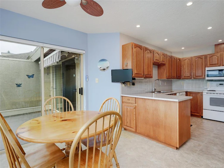 714-6880 Wallace Drive, Central Saanich, BC, V8M 1N8 - 10