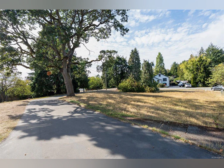 3353 Salsbury Way, Saanich, BC, V8P 3K4 - 10