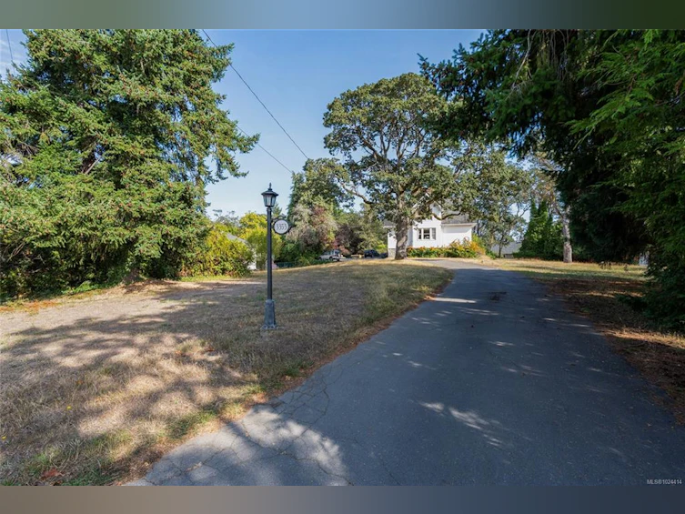 3353 Salsbury Way, Saanich, BC, V8P 3K4 - 6