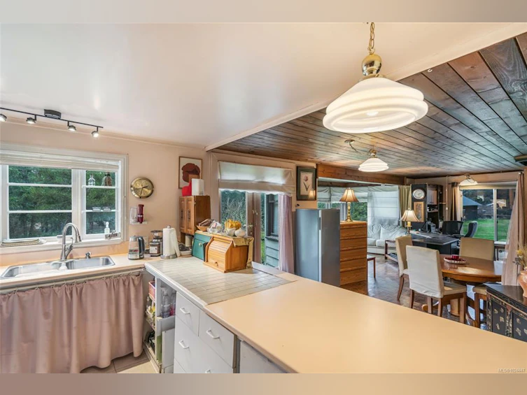 1980 Grafton Avenue, Coombs, BC, V0R 1V0 - 4