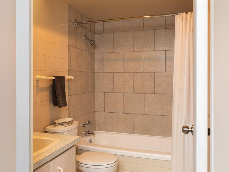 305-1151 Oscar Street, Victoria, BC, V8V 2X5 - 11