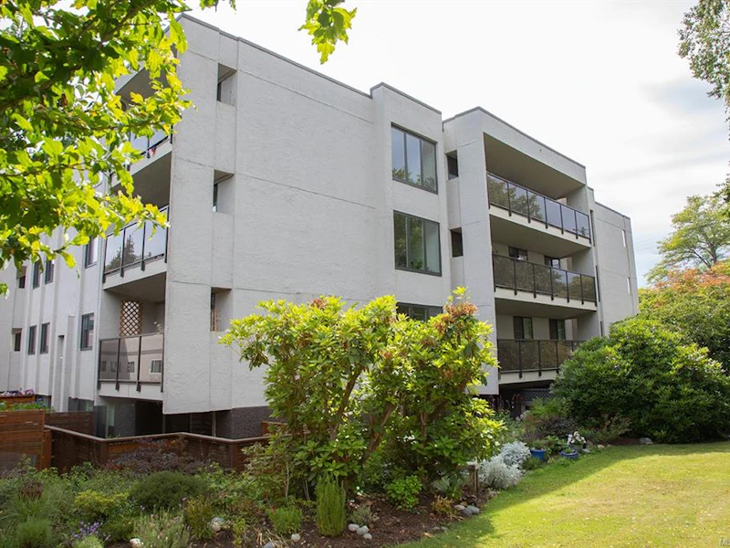305 - 1151 Oscar Street, Victoria BC V8V 2X5