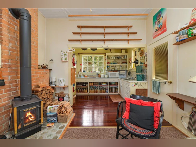 417 Sunset Place, Mayne Island, BC, V0N 2J2 - 10