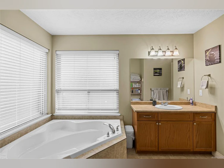 1738 Martini Way, Qualicum Beach, BC, V9K 2S3 - 30