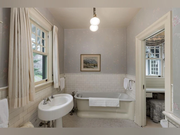 3175 Beach Drive, Oak Bay, BC, V8R 6L7 - 50