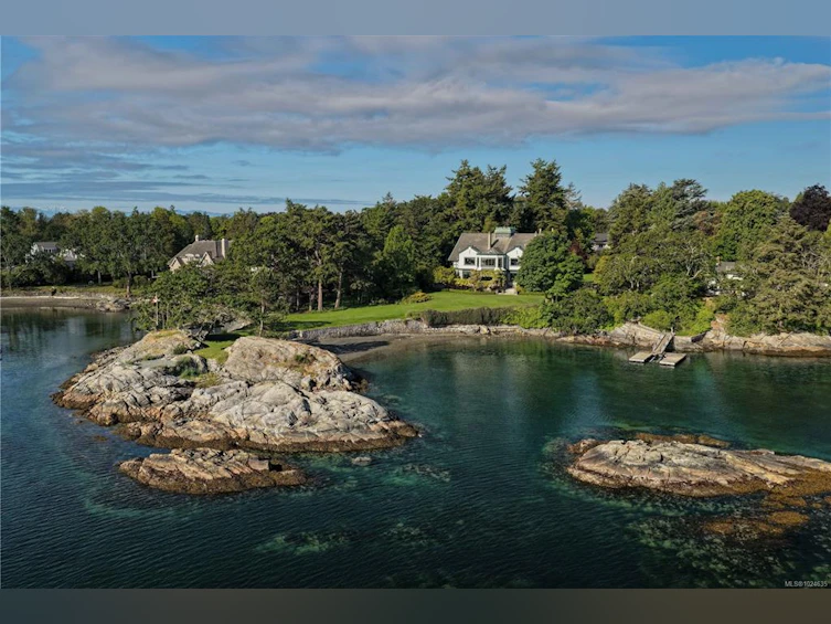 3175 Beach Drive, Oak Bay, BC, V8R 6L7