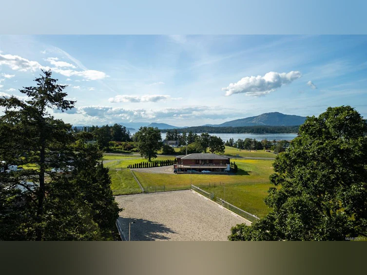 9775 West Saanich Road, North Saanich, BC, V8L 5T5 - 9