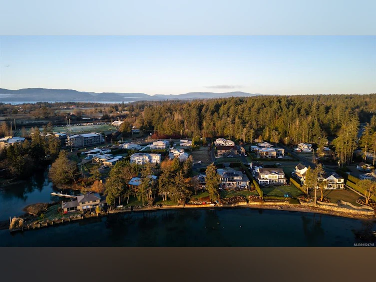 10724 Bayfield Road, North Saanich, BC, V8L 5S7 - 7