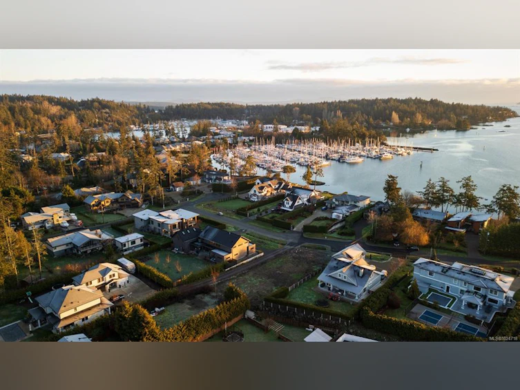10724 Bayfield Road, North Saanich, BC, V8L 5S7