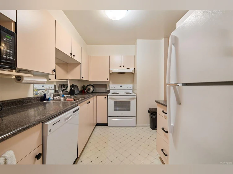 106-3724 Harriet Road, Saanich, BC, V8Z 3T2 - 4