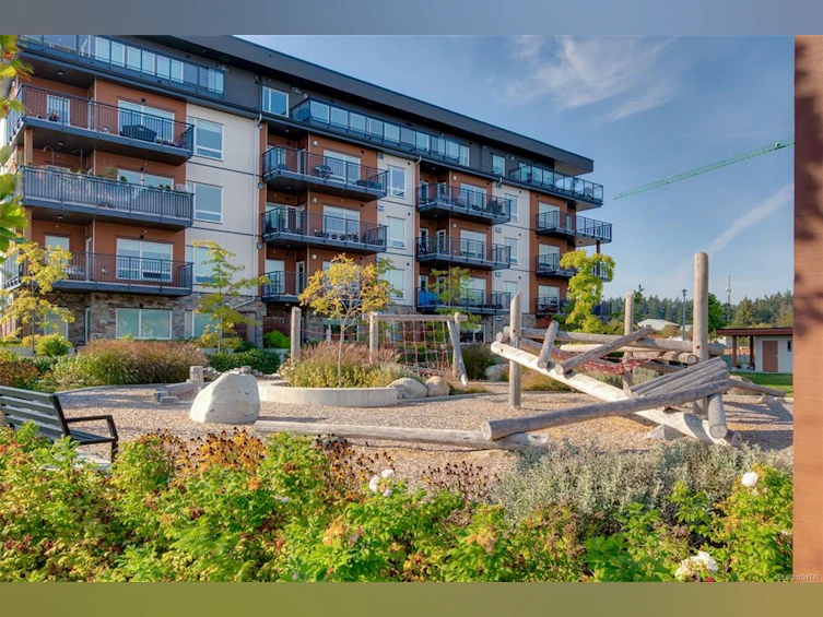 7864 Lochside Drive, Central Saanich, BC, V8M 0B9 - 32