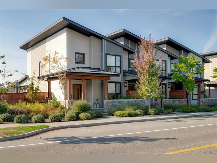7864 Lochside Drive, Central Saanich, BC, V8M 0B9