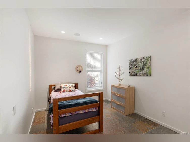 5009 Cordova Bay Road, Saanich, BC, V8Y 2K1 - 24