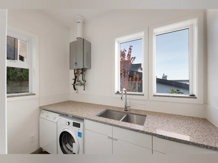 5009 Cordova Bay Road, Saanich, BC, V8Y 2K1 - 14