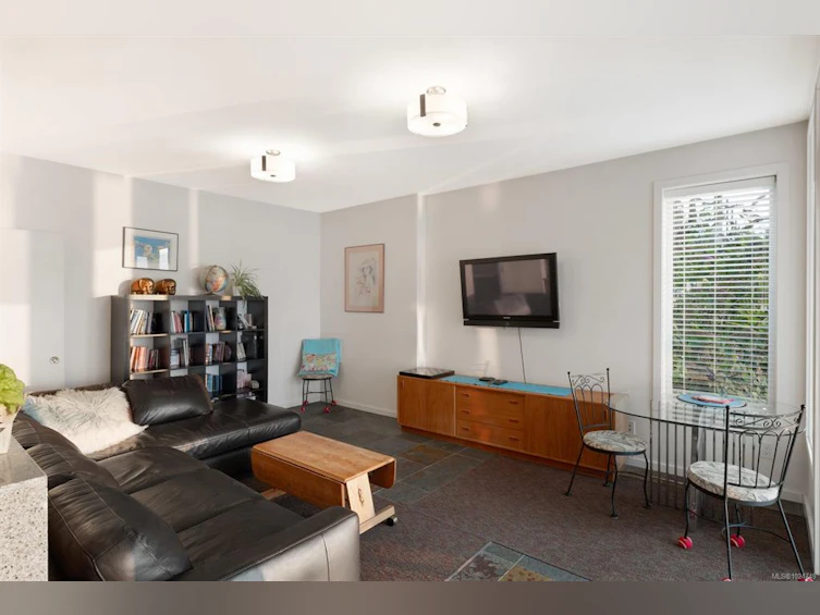 5009 Cordova Bay Road, Saanich, BC, V8Y 2K1 - 34