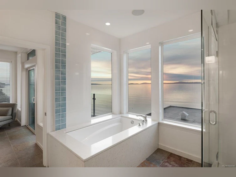 5009 Cordova Bay Road, Saanich, BC, V8Y 2K1 - 20