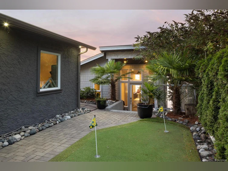 5009 Cordova Bay Road, Saanich, BC, V8Y 2K1 - 39