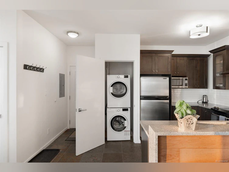 5009 Cordova Bay Road, Saanich, BC, V8Y 2K1 - 35
