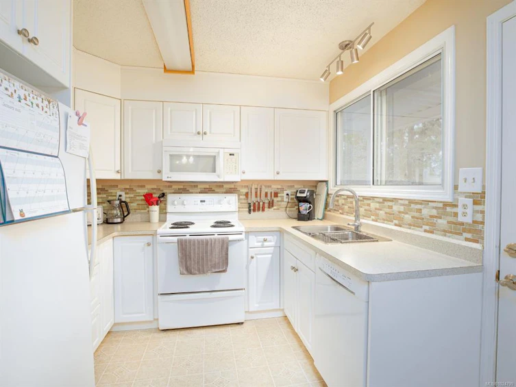 1920 Cougar Crescent, Comox, BC, V9M 2K5 - 5