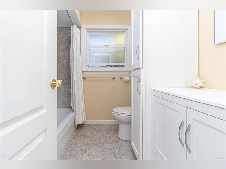 1082 Newport Avenue, Oak Bay, BC, V8S 5E3 - 22