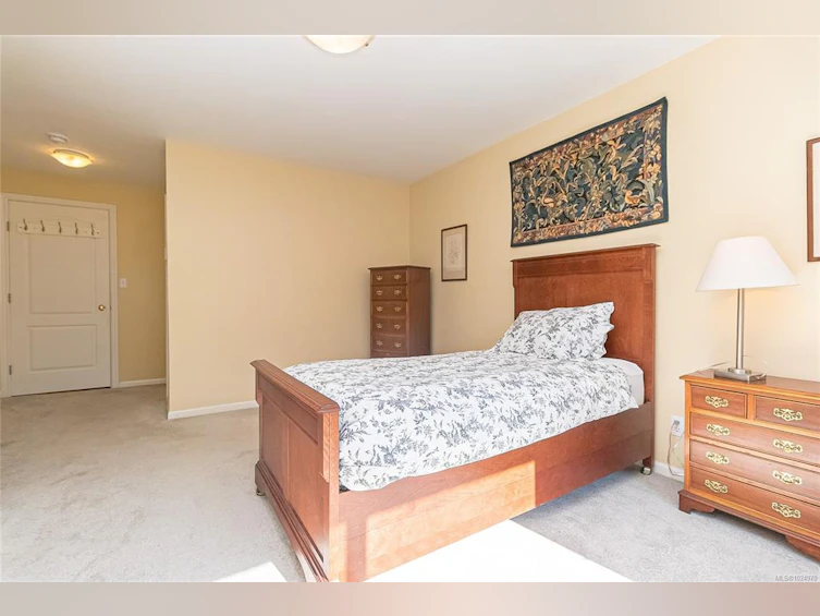 1082 Newport Avenue, Oak Bay, BC, V8S 5E3 - 20