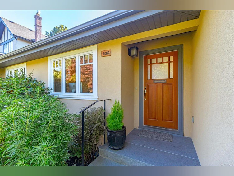 1082 Newport Avenue, Oak Bay, BC, V8S 5E3 - 46