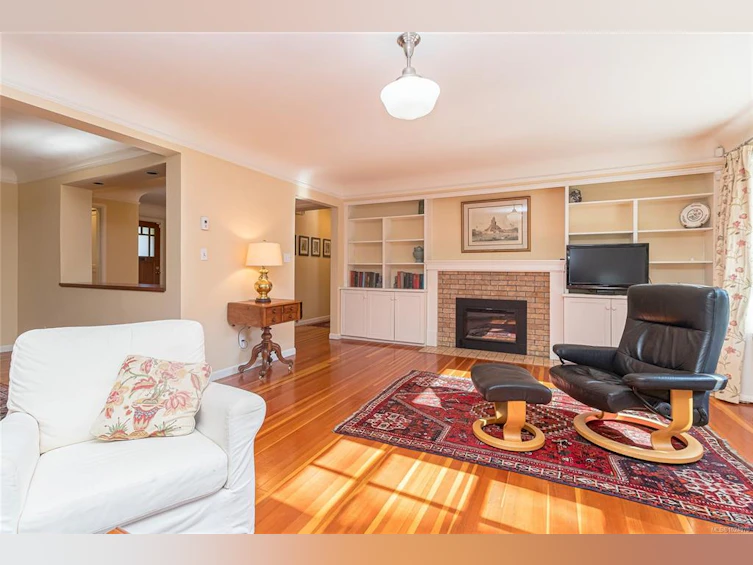 1082 Newport Avenue, Oak Bay, BC, V8S 5E3 - 10