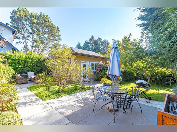 1082 Newport Avenue, Oak Bay, BC, V8S 5E3 - 30