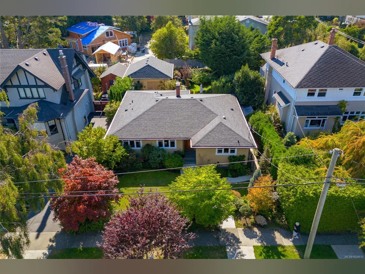 1082 Newport Avenue, Oak Bay, BC, V8S 5E3 - 49