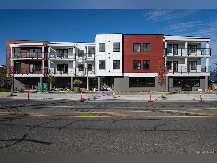 314-171 W Jensen Avenue, Parksville, BC, V9P 1K3 - 2
