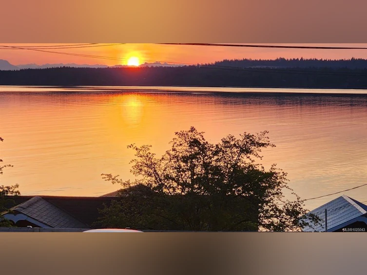 5693 S Island Highway, Union Bay, BC, V0R 3B0 - 3