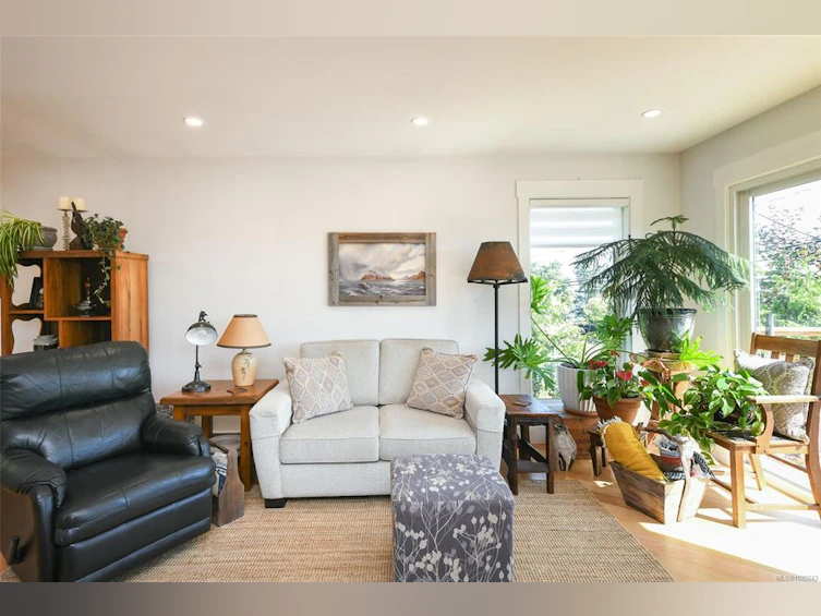 5693 S Island Highway, Union Bay, BC, V0R 3B0 - 17