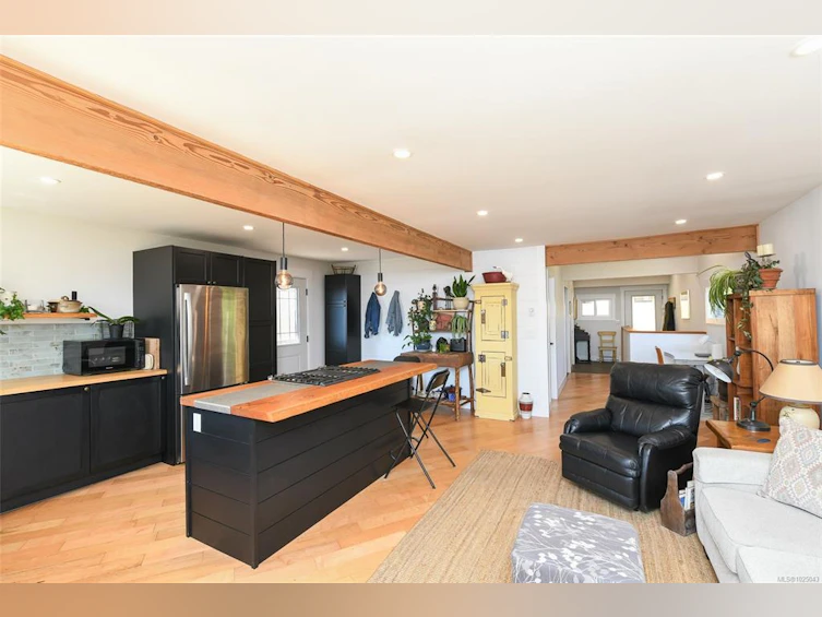 5693 S Island Highway, Union Bay, BC, V0R 3B0 - 10