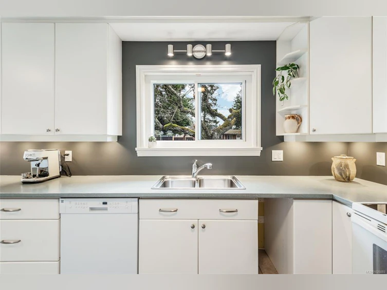 380 W Hirst Avenue, Parksville, BC, V9P 1K4 - 5