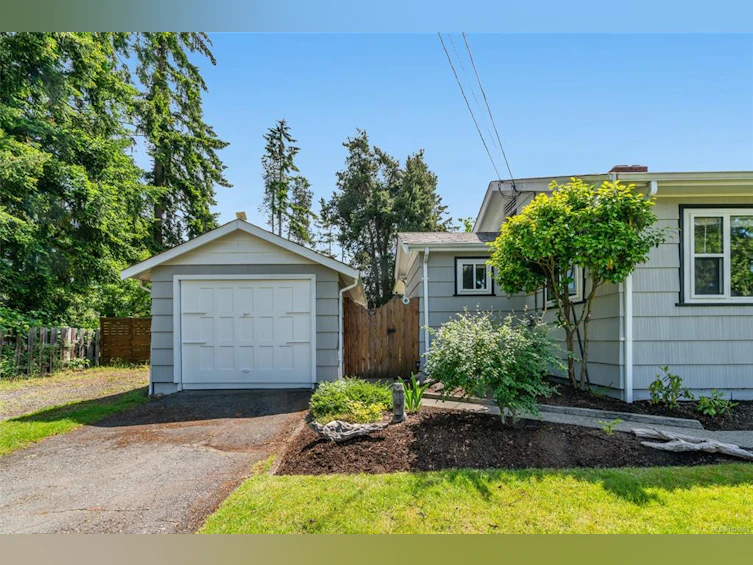 380 W Hirst Avenue, Parksville, BC, V9P 1K4 - 16