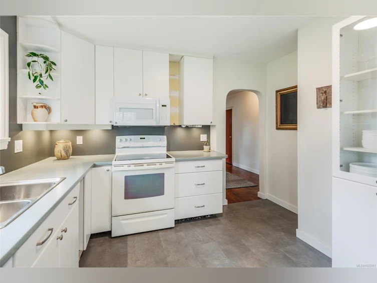 380 W Hirst Avenue, Parksville, BC, V9P 1K4 - 12
