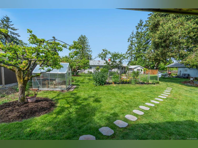 380 W Hirst Avenue, Parksville, BC, V9P 1K4 - 52