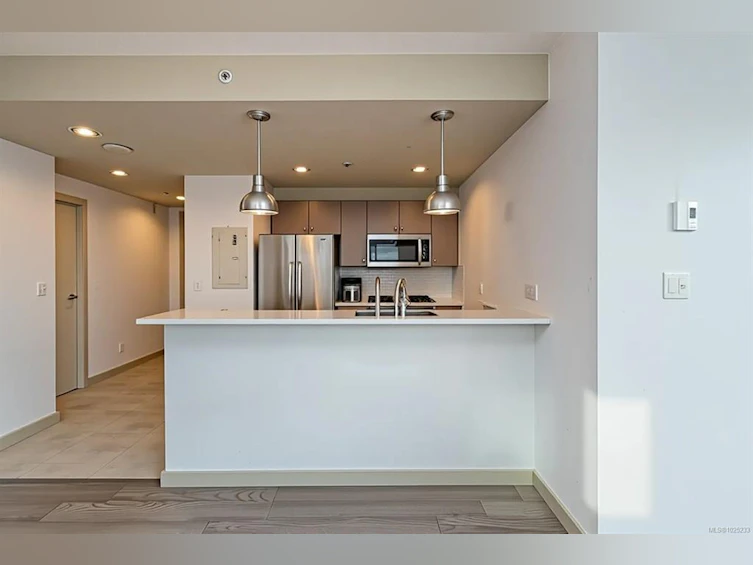 406-732 Cormorant Street, Victoria, BC, V8W 4A5 - 3