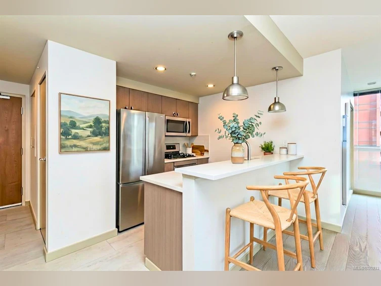 406-732 Cormorant Street, Victoria, BC, V8W 4A5 - 2